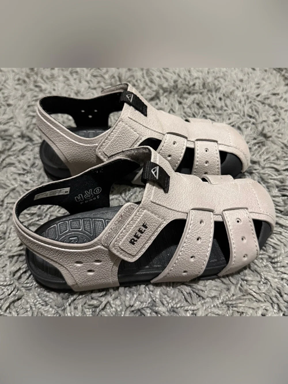 Reef- **Never Worn** Kids Beige and Black Sport Fisherman Sandals
